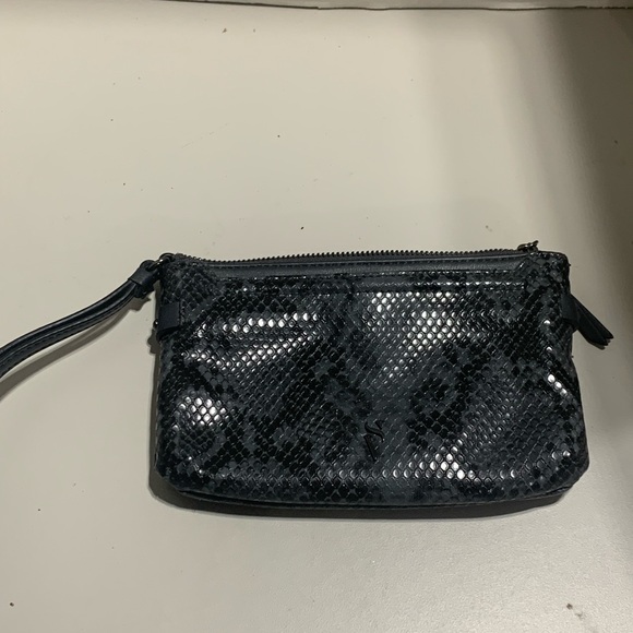 SIMPLY VERA VERA WANG ZIPPER BAG - Picture 2 of 3